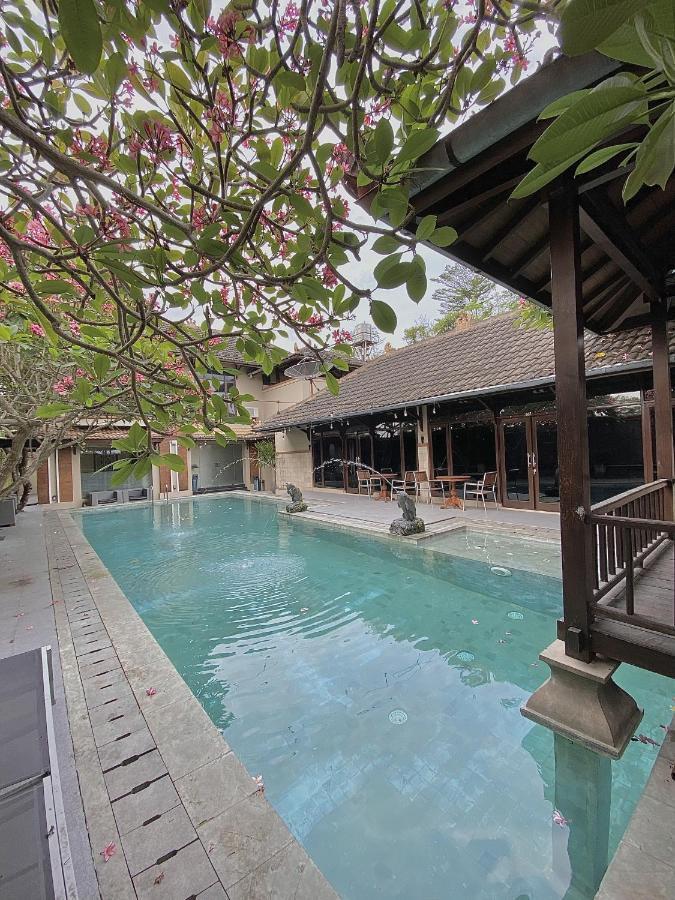 Chrome Hotel & Resort Solo Colomadu Εξωτερικό φωτογραφία