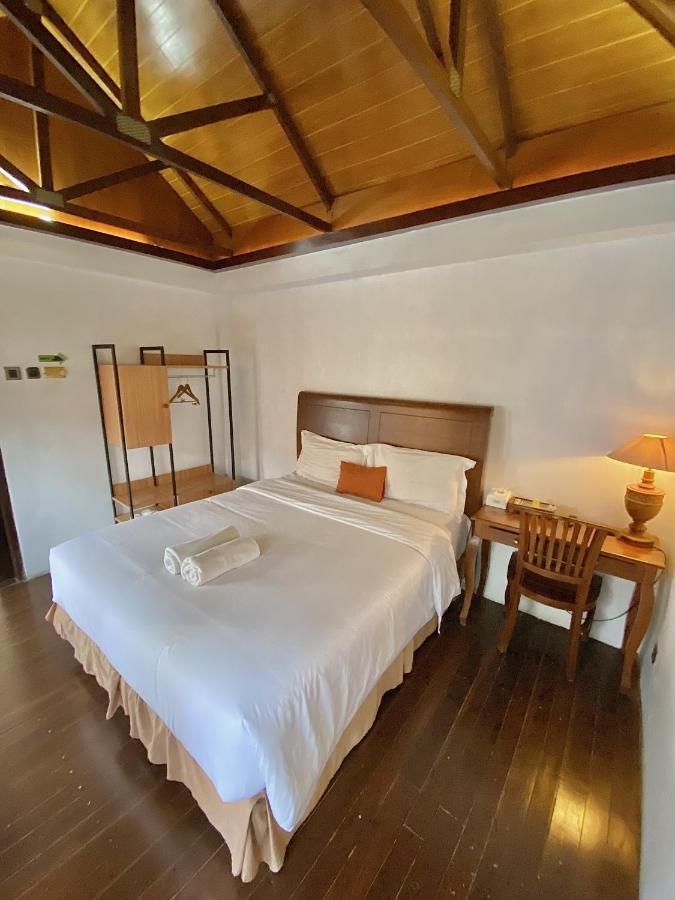 Chrome Hotel & Resort Solo Colomadu Εξωτερικό φωτογραφία