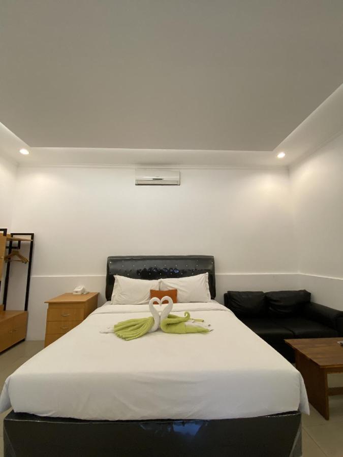 Chrome Hotel & Resort Solo Colomadu Εξωτερικό φωτογραφία