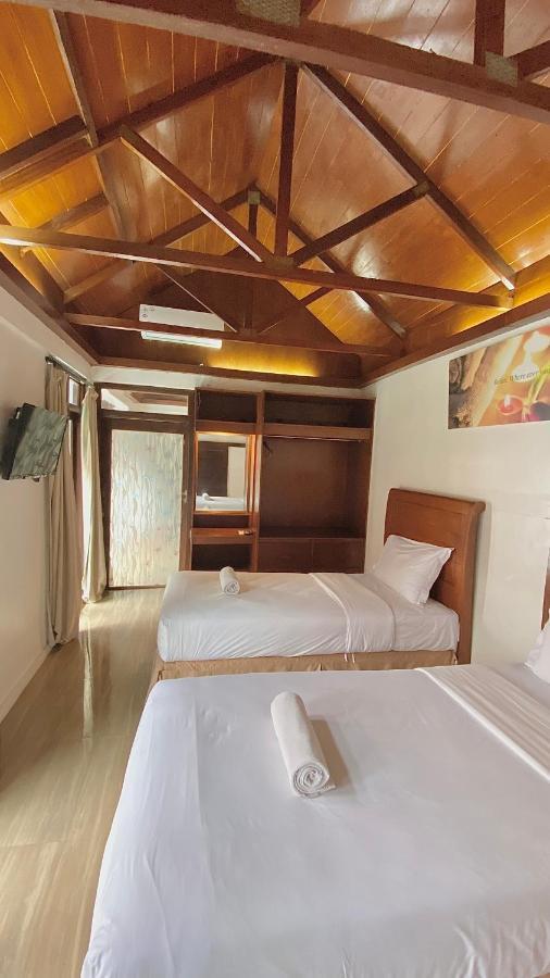 Chrome Hotel & Resort Solo Colomadu Εξωτερικό φωτογραφία