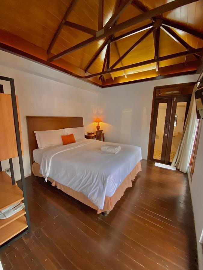 Chrome Hotel & Resort Solo Colomadu Εξωτερικό φωτογραφία