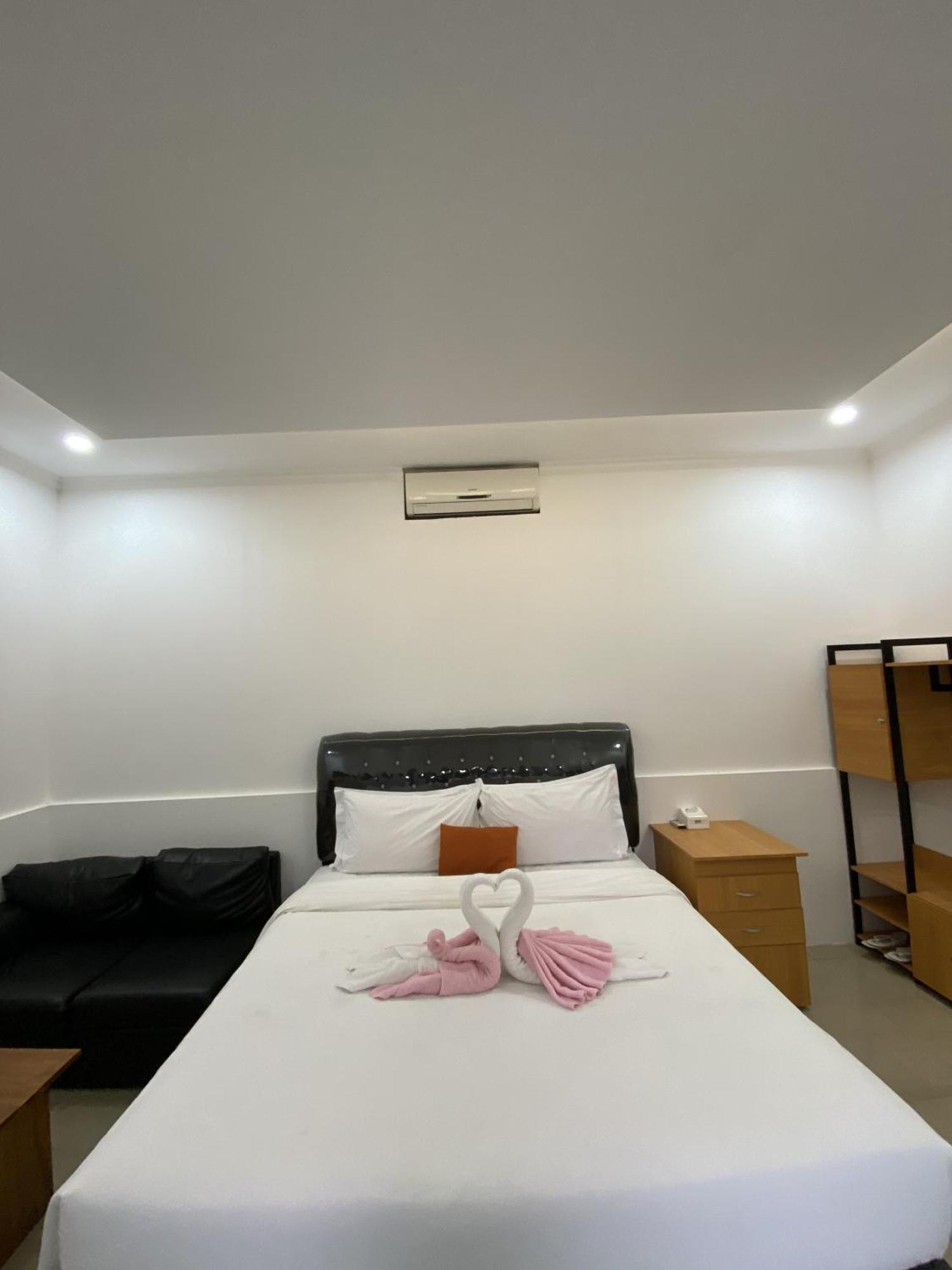 Chrome Hotel & Resort Solo Colomadu Εξωτερικό φωτογραφία