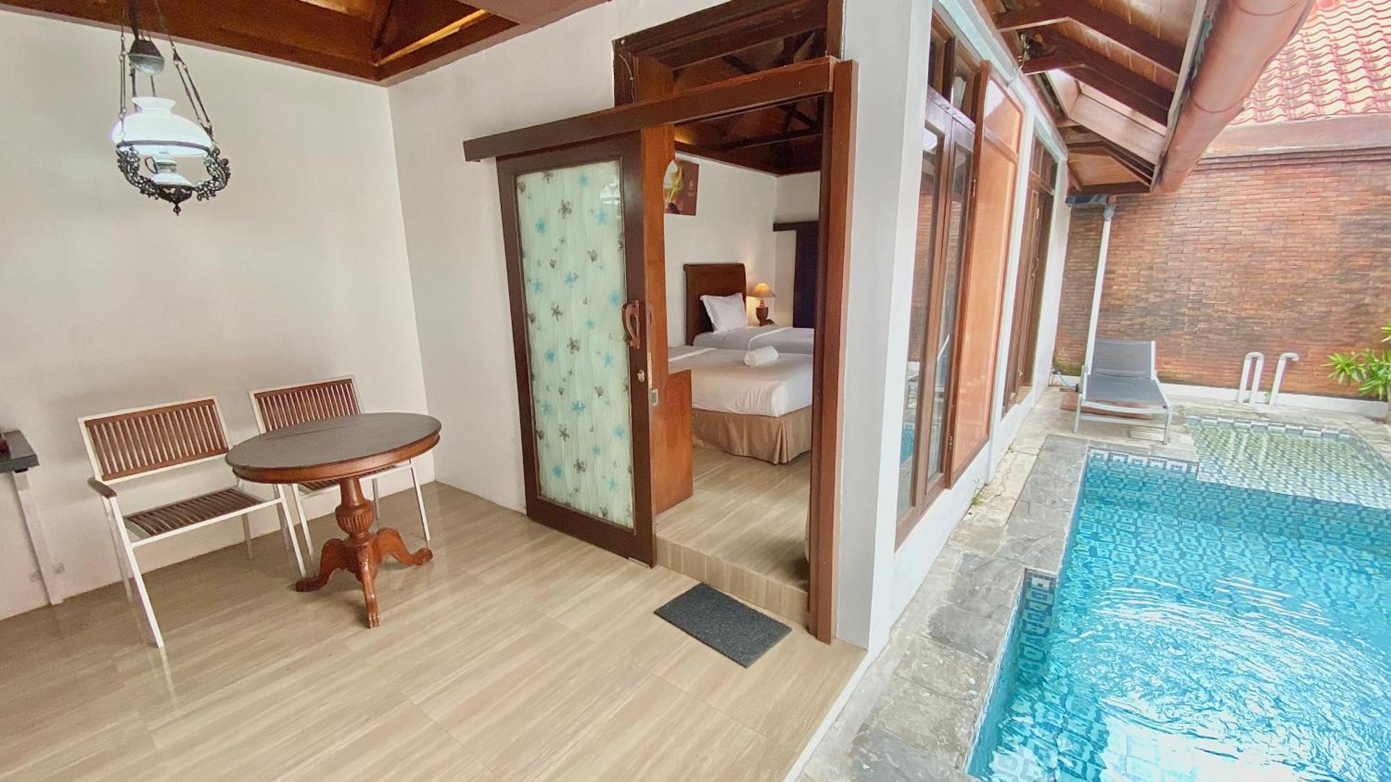 Chrome Hotel & Resort Solo Colomadu Εξωτερικό φωτογραφία