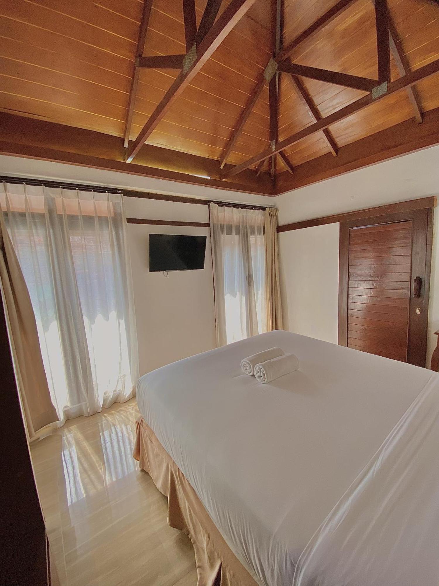 Chrome Hotel & Resort Solo Colomadu Εξωτερικό φωτογραφία