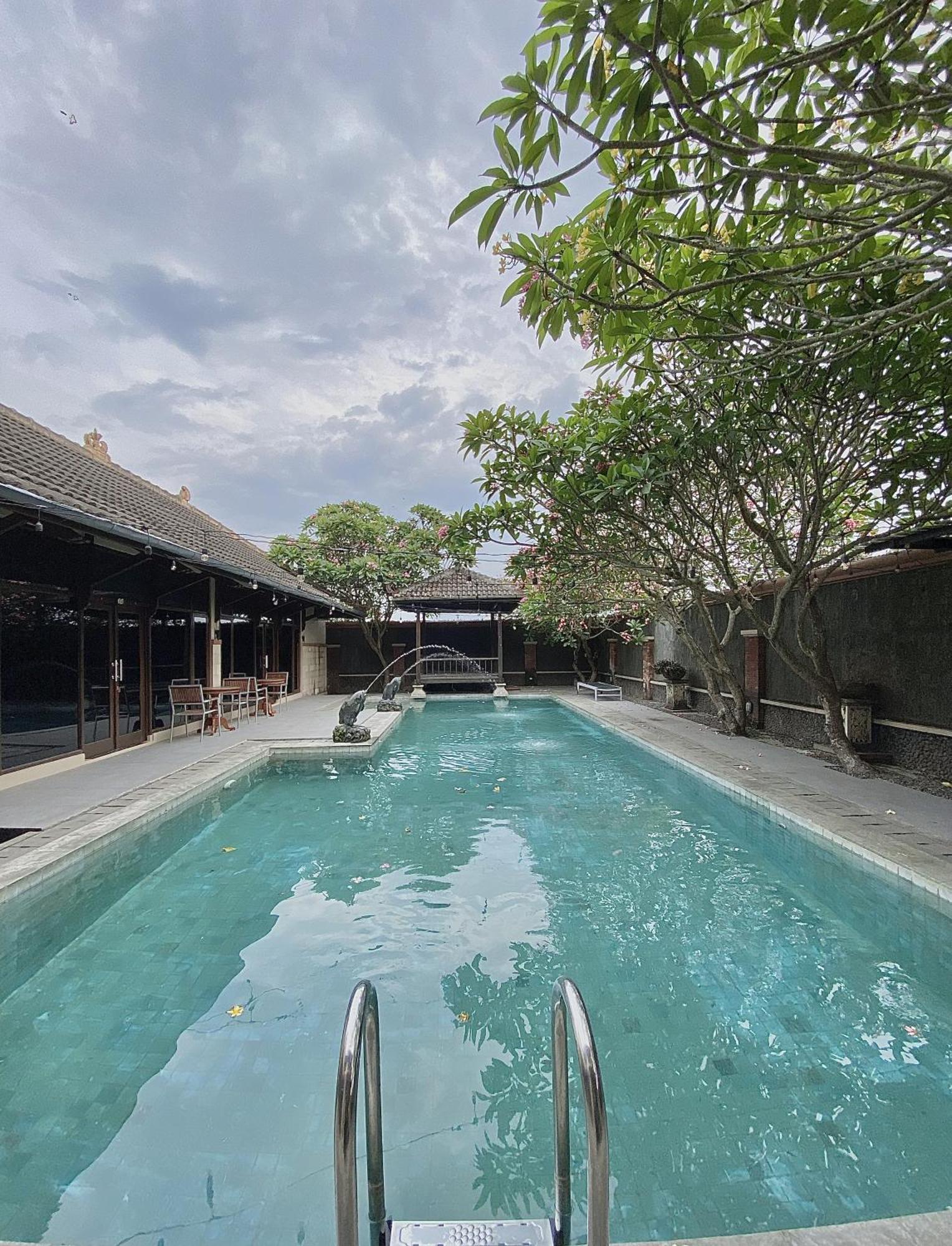 Chrome Hotel & Resort Solo Colomadu Εξωτερικό φωτογραφία